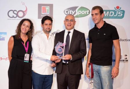 Le prix de l'entreprise citoyenne remis à Mr El Mechrafi.